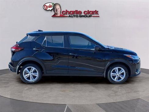 New 2025 Nissan Kicks Play S image 6