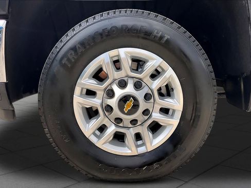 Used 2025 Chevrolet Silverado 2500 LT w/ Convenience Package image 11