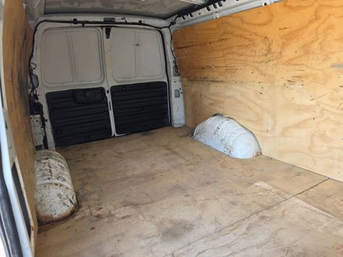 Used 2017 GMC Savana 3500 Extended RWD image 29