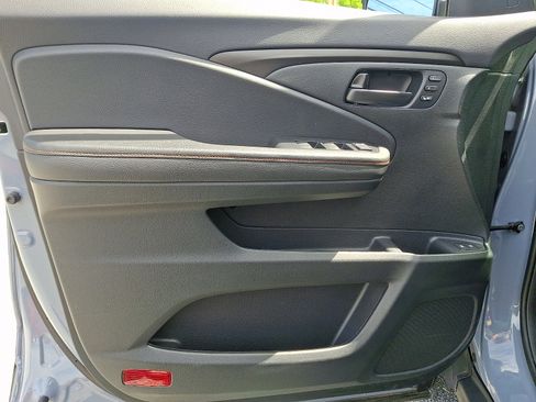 Used 2025 Honda Passport TrailSport image 12