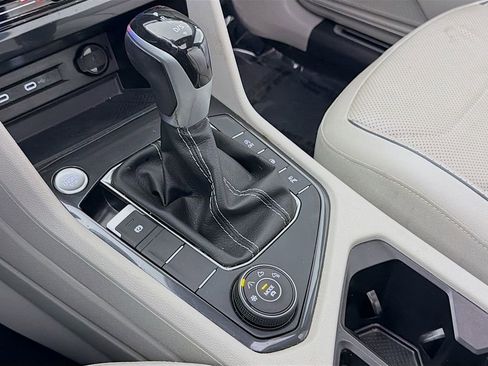 Used 2023 Volkswagen Tiguan SEL R-Line image 21