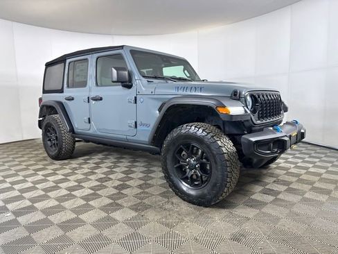Used 2024 Jeep Wrangler Unlimited image 2