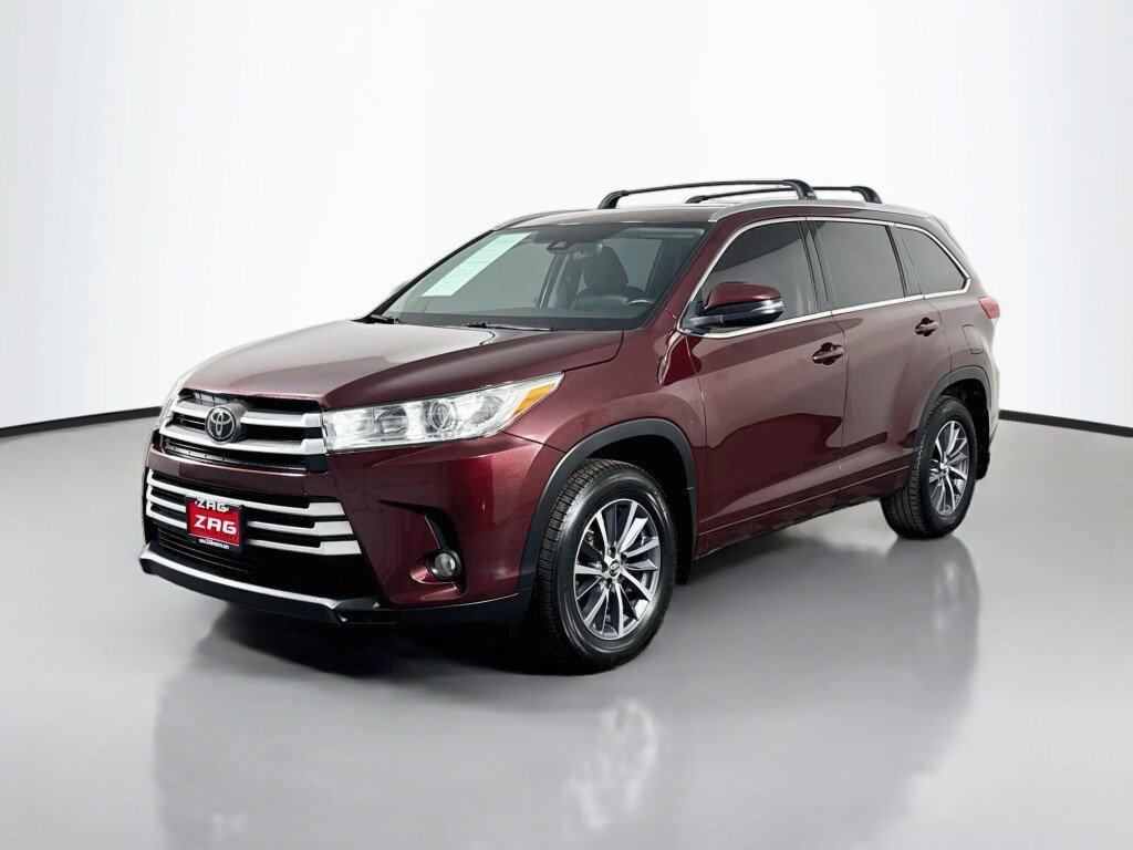 Used 2018 Toyota Highlander XLE AWD/4WD image 1