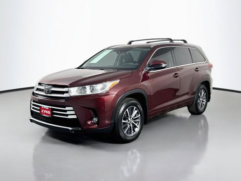 Used 2018 Toyota Highlander XLE AWD/4WD image 1