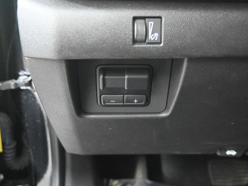 Used 2023 Chevrolet Colorado Trail Boss w/ Technology Package AWD/4WD image 23