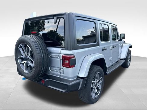 Used 2024 Jeep Wrangler Unlimited w/ Convenience Group AWD/4WD image 5