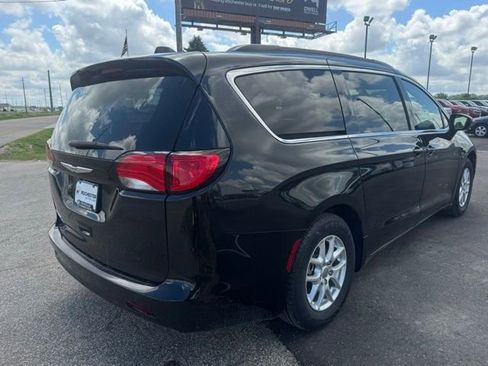 Used 2020 Chrysler Voyager Lxi FWD image 36