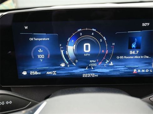 Used 2025 Chevrolet Traverse LT image 9