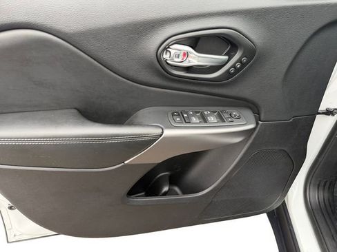 Used 2022 Jeep Cherokee Limited AWD/4WD image 13