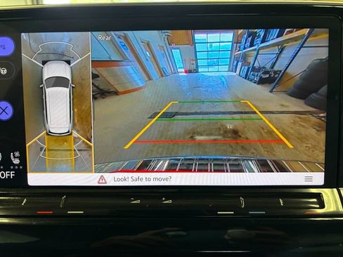 Used 2024 Volkswagen Atlas SEL Premium R-Line image 21