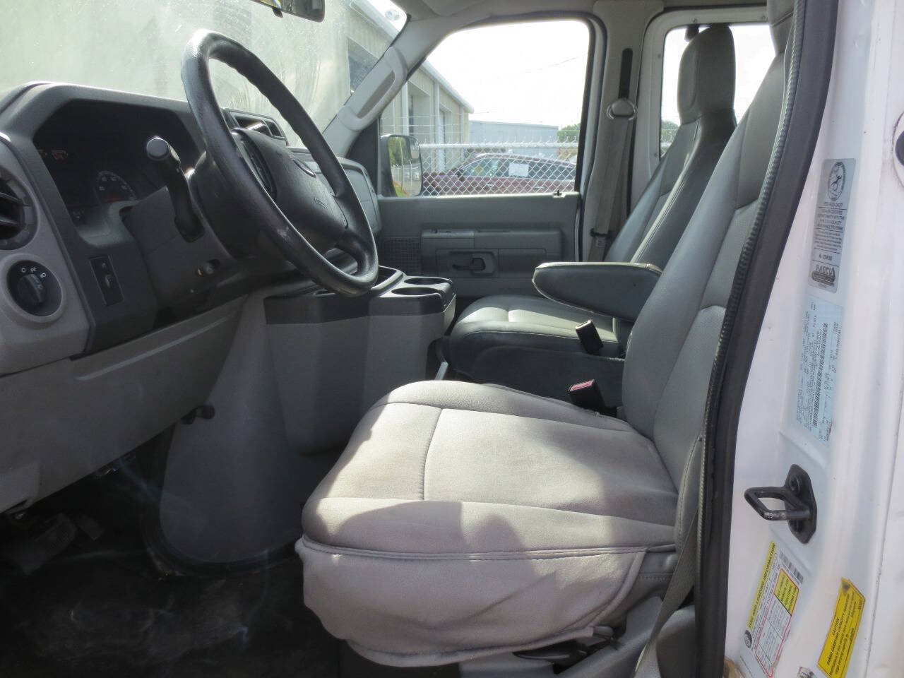 Used 2010 Ford E-350 and Econoline 350 XL RWD image 7