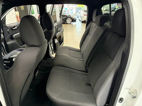 Used 2018 Toyota Tacoma TRD Sport RWD image 12