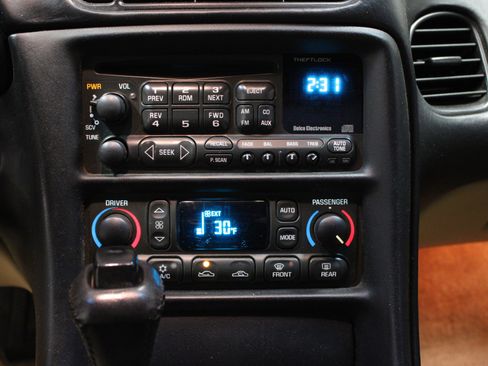 Used 1998 Chevrolet Corvette Convertible w/ Memory Pkg image 17