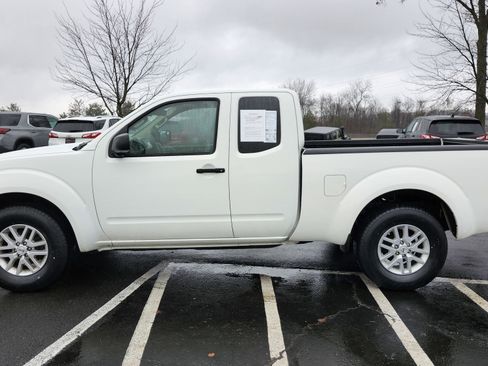 Used 2016 Nissan Frontier SV image 11