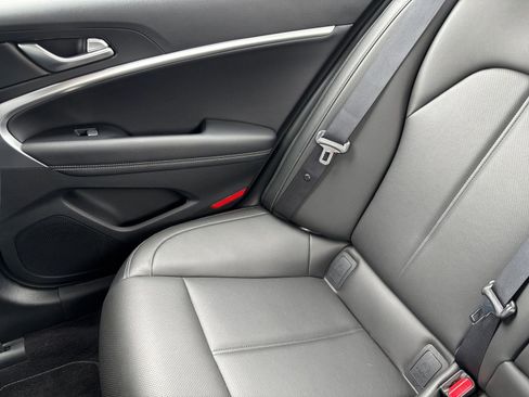 Used 2025 Genesis G70 2.5T AWD/4WD image 42