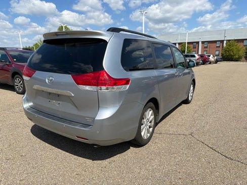 Used 2014 Toyota Sienna Limited w/ Limited Premium Package AWD/4WD image 3