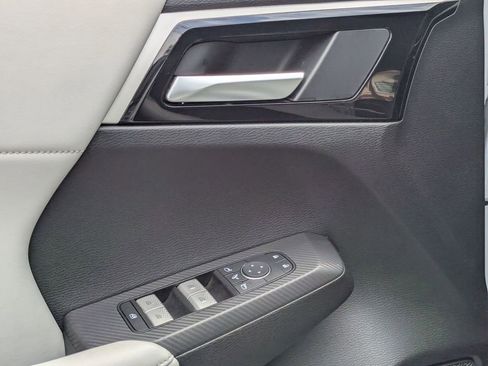 Used 2025 Mitsubishi Outlander SE FWD image 16