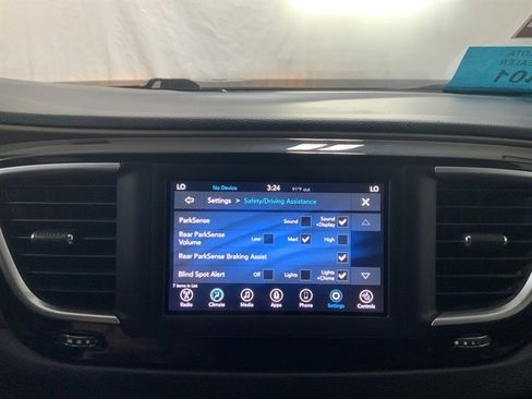 Used 2018 Chrysler Pacifica Touring-L image 26