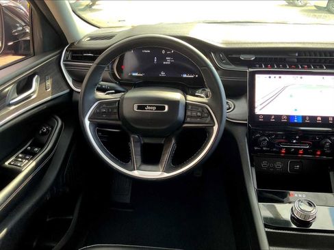 Used 2024 Jeep Grand Cherokee Limited image 5