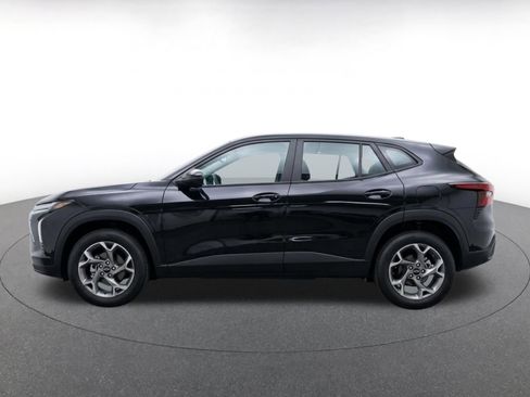 Used 2025 Chevrolet Trax LT w/ LT Convenience Package FWD image 4