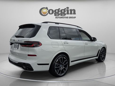 Used 2025 BMW X7 M60i w/ Climate Comfort Package AWD/4WD image 5