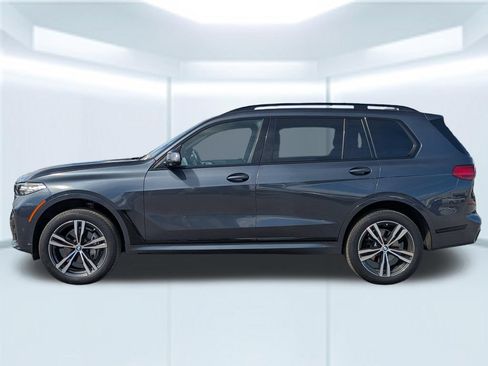 Used 2022 BMW X7 xDrive40i w/ M Sport Package AWD/4WD image 2
