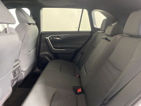 Used 2022 Toyota RAV4 SE image 30