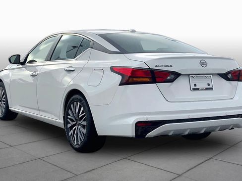 Used 2025 Nissan Altima 2.5 SV FWD image 12
