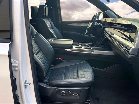 Certified 2025 Cadillac Escalade ESV V image 30