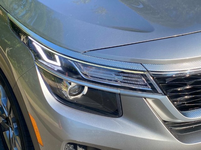 Used 2023 Kia Seltos S w/ Navigation Package FWD image 4