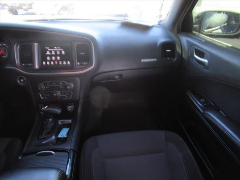 Used 2018 Dodge Charger SXT w/ Blacktop Package image 13