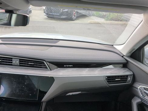 Used 2023 Audi e-tron Premium Plus w/ Premium Plus Package image 10