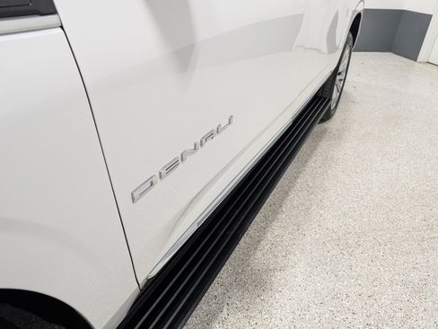 Used 2024 GMC Yukon XL Denali image 9