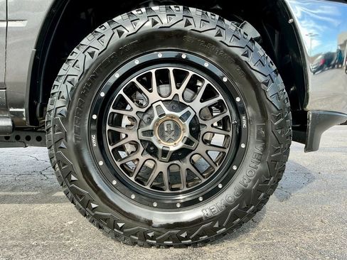 Used 2024 RAM 2500 Tradesman w/ Chrome Appearance Group AWD/4WD image 19