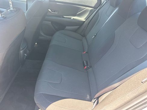 Used 2025 Hyundai Elantra SE FWD image 20