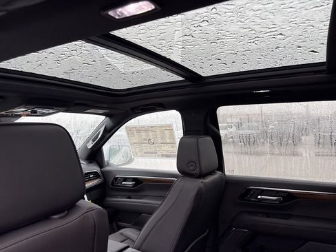 New 2026 Chevrolet Suburban High Country AWD/4WD image 15