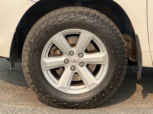 Used 2010 Toyota Highlander 4WD image 25
