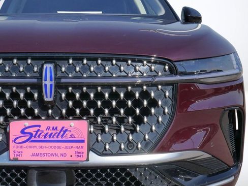 Used 2024 Lincoln Nautilus Reserve w/ Equipment Group 203A image 10