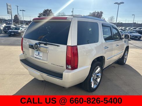 Used 2011 Cadillac Escalade Platinum AWD/4WD image 5