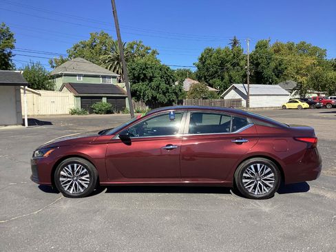 Used 2024 Nissan Altima 2.5 SV FWD image 6
