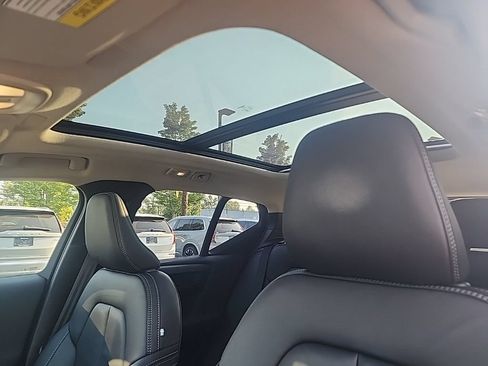 Certified 2023 Volvo XC40 B5 Ultimate w/ Protection Package Premier AWD/4WD image 13