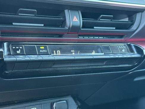 Used 2024 Toyota Prius Prime XSE Premium image 17