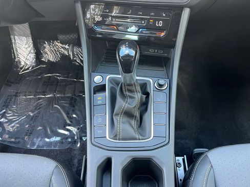 Used 2025 Volkswagen Jetta SE image 40