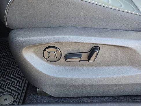 New 2026 Volkswagen Tiguan SE image 22