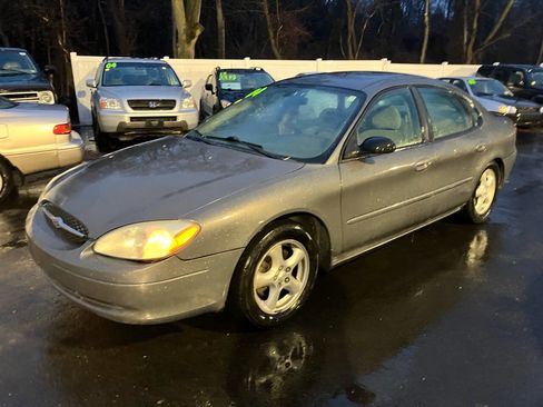 Used 2004 Ford Taurus SE image 4