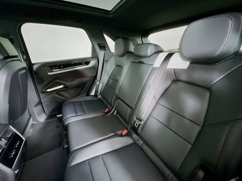 New 2026 Porsche Cayenne Base image 24