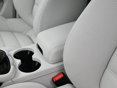 New 2026 Porsche Macan image 21