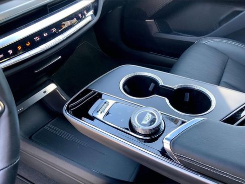 Used 2025 Cadillac Lyriq Luxury image 16