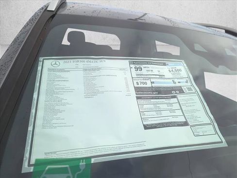Used 2023 Mercedes-Benz EQB 300 4MATIC image 25