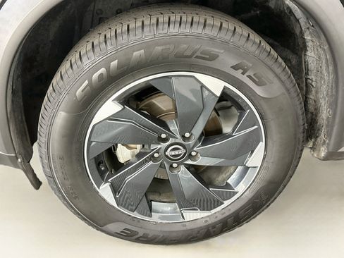 Used 2024 Nissan Rogue SV AWD/4WD image 11